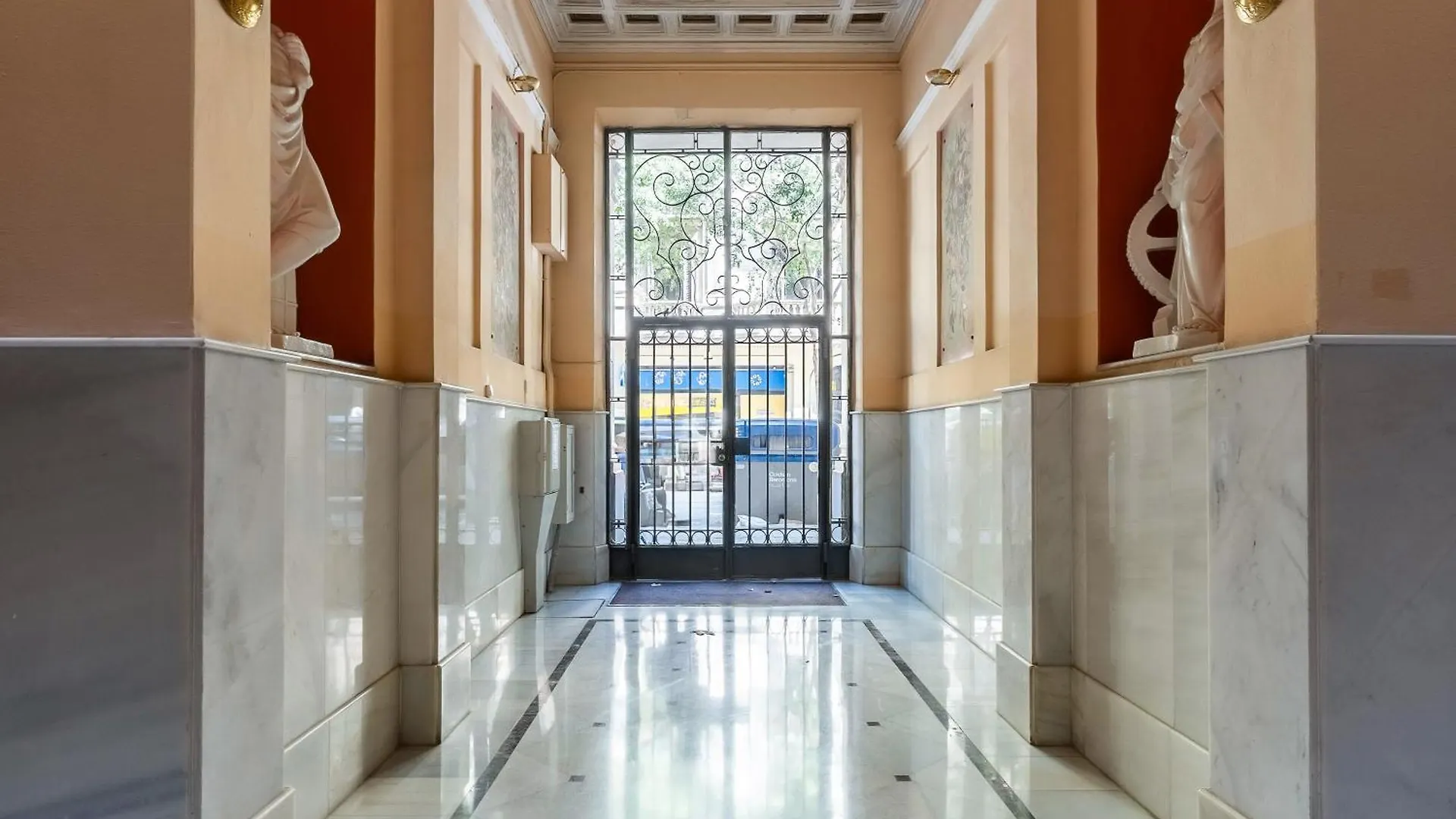 Canela Homes Barcelona Casp 0*,  إسبانيا